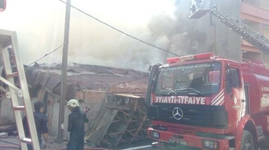 Kablo Deposu Alev Alev Yandı