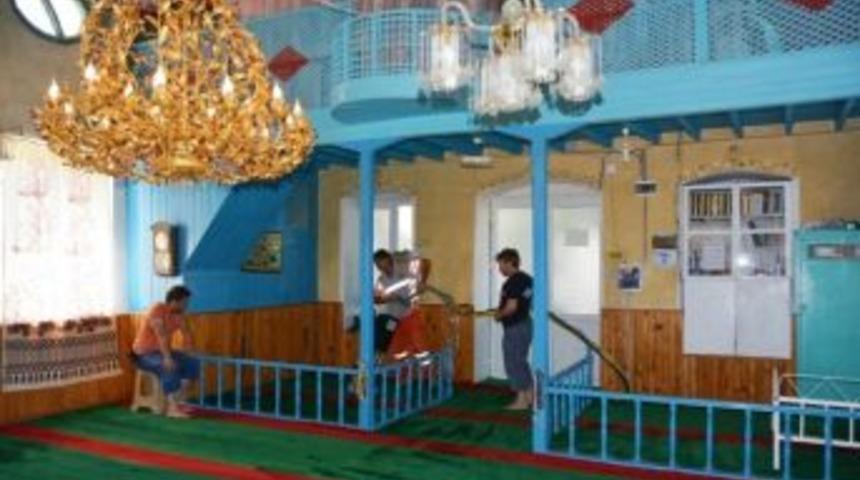 Ayvalık Belediyesi Camileri Bayrama Hazırlıyor.