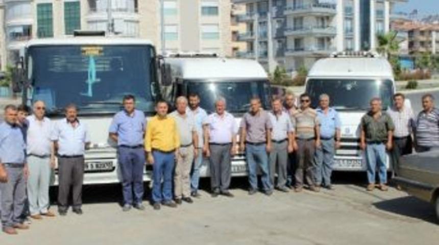 İzmir&rsquo;de Servis S&uuml;r&uuml;c&uuml;lerinden &rsquo;s Plaka&rsquo; Tepkisi