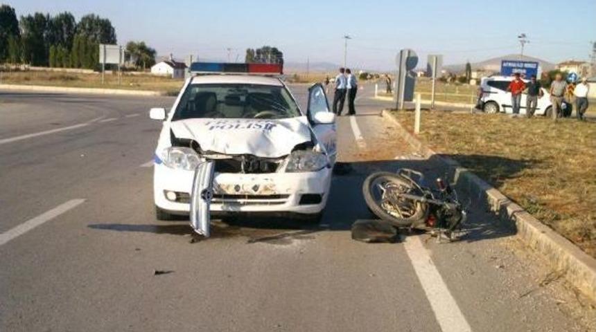 Polis Otosunun &Ccedil;arptığı Motosiklet S&uuml;r&uuml;c&uuml;s&uuml; Yaralandı