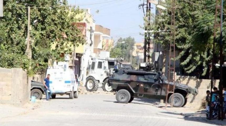 Nusaybin'de Polis Kazılan Hendekleri Kapatmaya Başladı