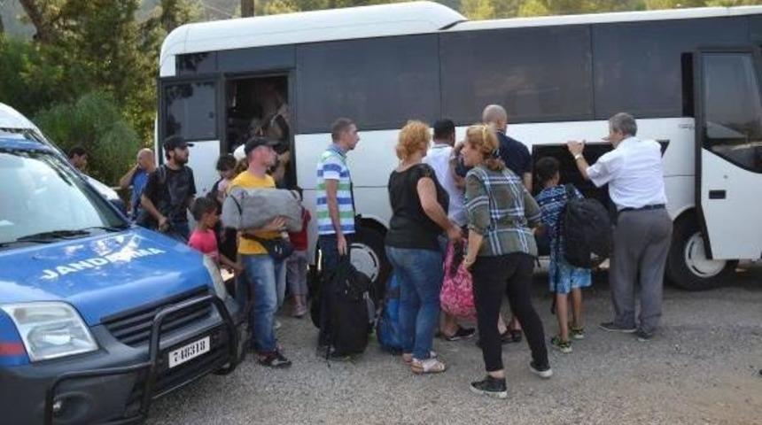 K&ouml;yceğiz'de Yolcu Otob&uuml;s&uuml;nde 48 Ka&ccedil;ak Ile 5 Organizat&ouml;r Yakalandı