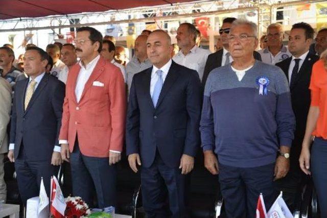 Bakan Çavuşoğlu Ve Baykal Arasında Esprili Diyalog