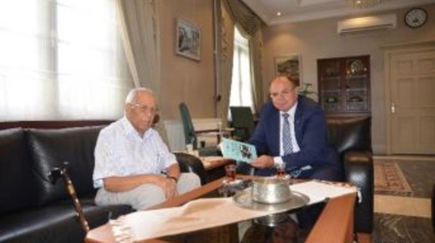 Muğlalı Eski Bakan Kara&ouml;z, Vali &Ccedil;i&ccedil;ek&rsquo;e Yazdığı Kitabı Takdim Etti