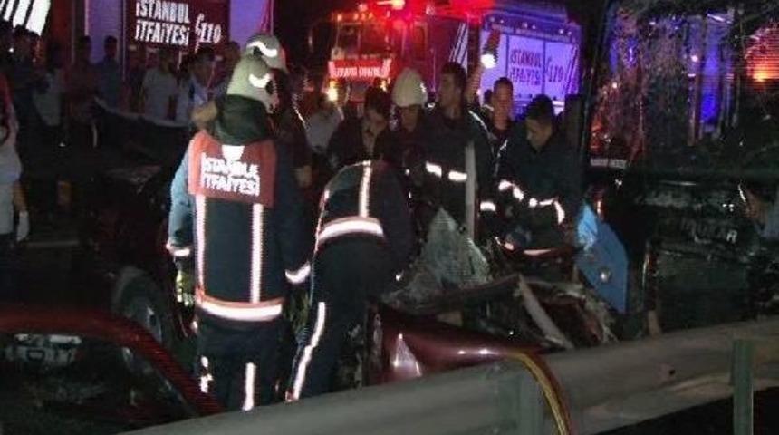 D-100 Karayolu'nda Kaza: 3 &Ouml;l&uuml;...