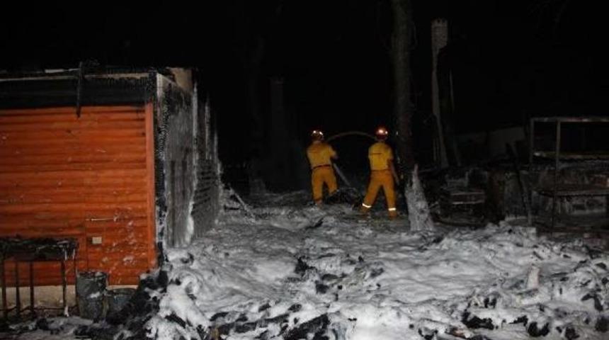 Antalya'da Orman Yangını Işyerlerine Zarar Verdi