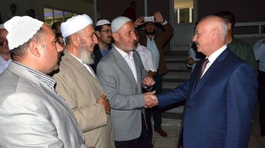 Vali &Ouml;zt&uuml;rk&rsquo;ten Veda Yemeği