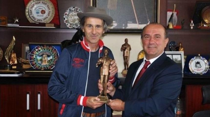 Ned Pamphılon&rsquo;dan Teşekk&uuml;r Ziyareti