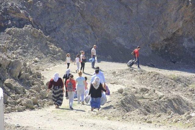 Hakkari’de Tuzaklı Barikatlar Kuruldu