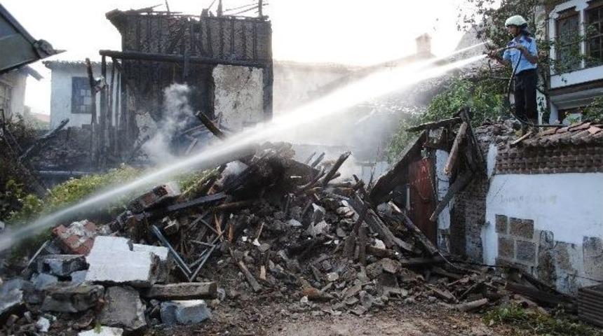 Tarihi Mahalledeki Yangınlar "kundaklama" &Ccedil;ıktı