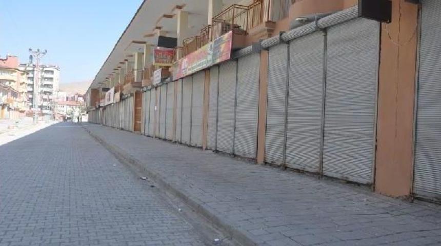 Y&uuml;ksekova'da Sokağa &Ccedil;ıkma Yasağı Kaldırıldı (2)