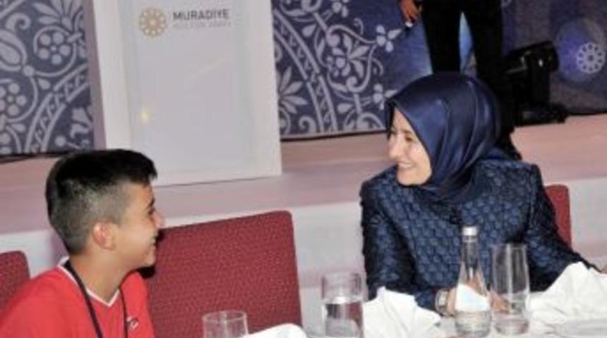 Kardeşlik Gecesi Sare Davutoğlu&rsquo;nun Himayesinde Ger&ccedil;ekleşti