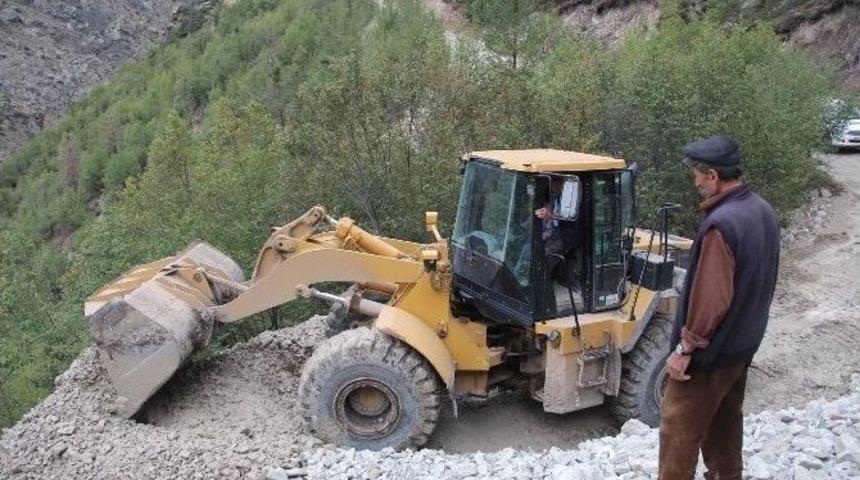 Sel Sularının Kapatığı K&ouml;y Yolları Ulaşıma A&ccedil;ıldı