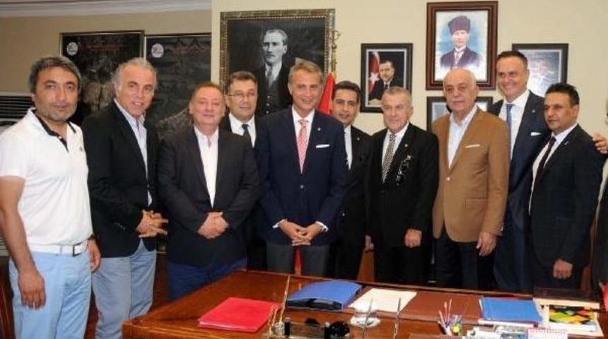 Fikret Orman'dan Galatasaraylı Belediye Başkanına Bjk Forması