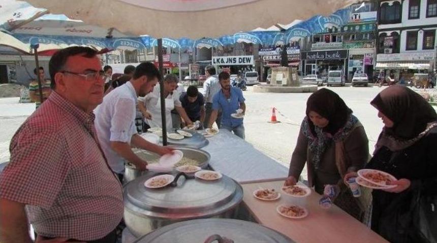 Şehit Astsubay Ahmet Yumak Anısına Mevlit Okutulup Yemek Dağıtıldı