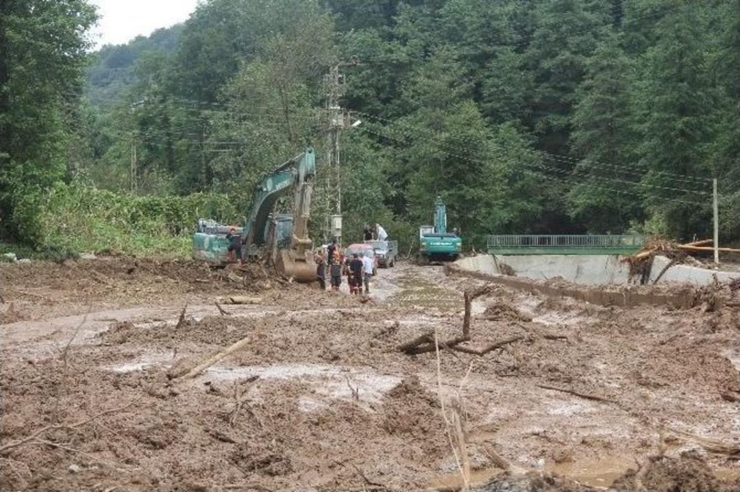 Hopa&rsquo;da Kaybolan Kişilerin Arama &Ccedil;alışmaları Devam Ediyor