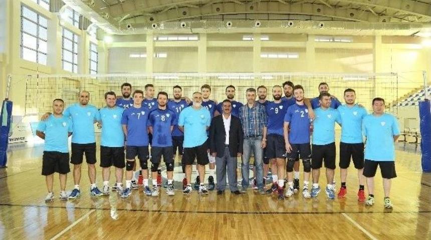 Şahinbey Belediyesi Voleybol Takımı Yeni Sezon Hazırlıklarını S&uuml;rd&uuml;r&uuml;yor