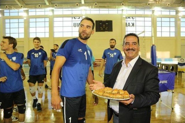 Şahinbey Belediyesi Voleybol Takımı Yeni Sezon Hazırlıklarını Sürdürüyor