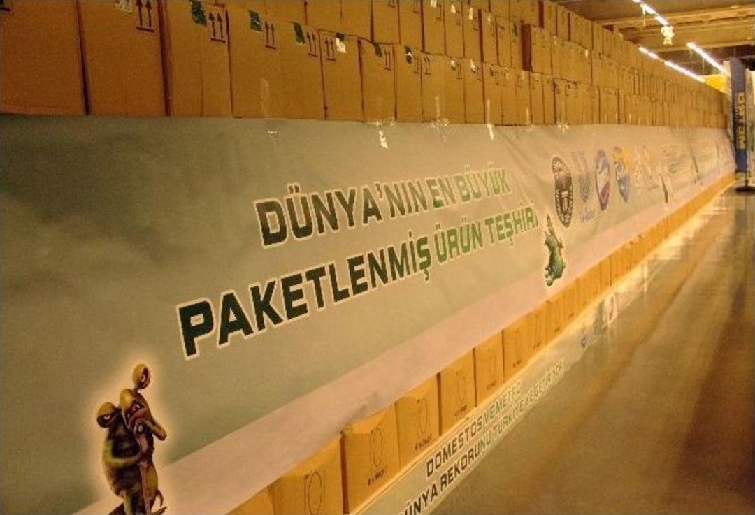Domestos Ve Metro Toptancı Market Guınness D&uuml;nyanın En B&uuml;y&uuml;k Paketlenmiş &Uuml;r&uuml;n Teşhir Rekorunu Amerika&rsquo;dan T&uuml;rkiye&rsquo;ye Getirdi