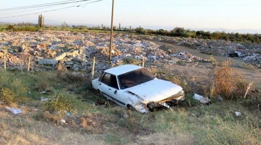 Salihli'de Otomobil Şarampole Yuvarlandı: 1 &Ouml;l&uuml;