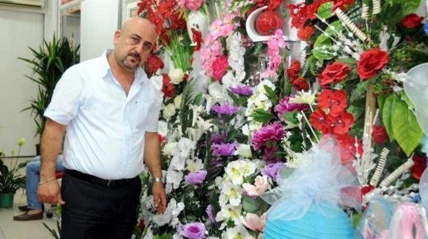 &Ccedil;i&ccedil;ek&ccedil;iler Ter&ouml;r Ve Ekonomiden Şikayet&ccedil;i