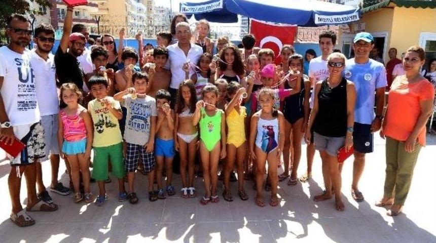 Mezitli Belediyesi Y&uuml;zme Kursu Sona Erdi