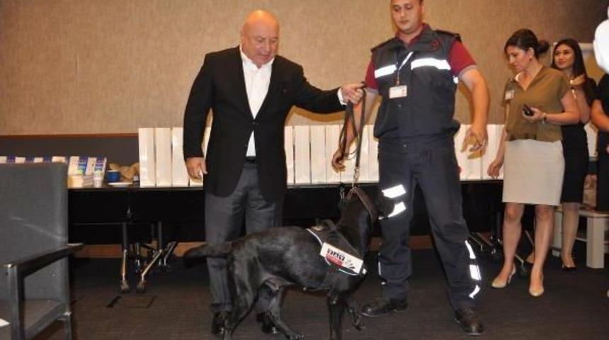 Sani Şener'in Yeni Personeli Hido