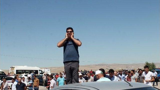 Ors İşçisi Cuma Namazını Fabrika Önünde Kıldı