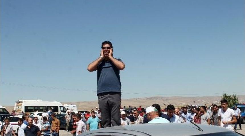 Ors İş&ccedil;isi Cuma Namazını Fabrika &Ouml;n&uuml;nde Kıldı