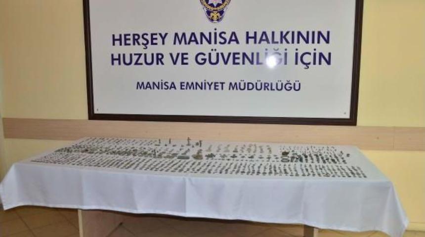 Manisa'da 1189 Par&ccedil;a Tarihi Eserle Yakalan 3 Kişiye G&ouml;zaltı