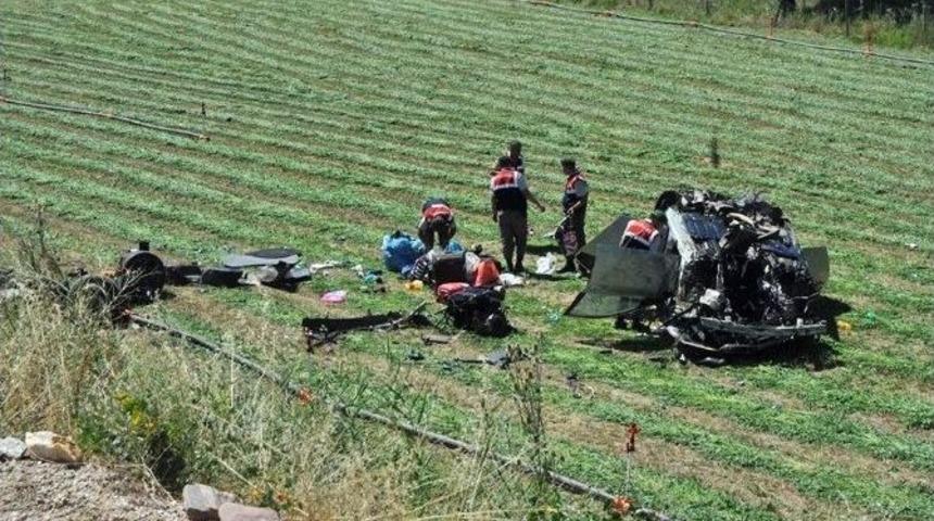 Romanyalı Aile Par&ccedil;alanan L&uuml;ks Cipten Sağ &Ccedil;ıktı
