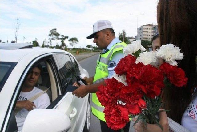 Trafikte Kemer Takanlara Karanfil, Takmayanlara Ceza