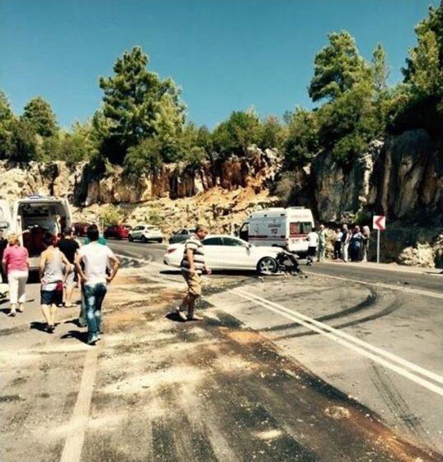 Manavgat-akseki Yolunda Trafik Kazası: 1 Ölü, 4 Yaralı