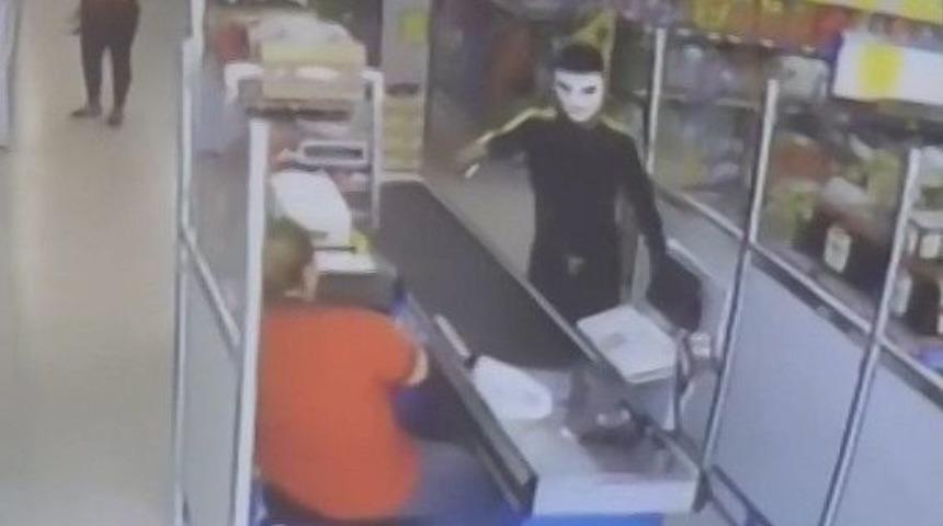 Manisa&rsquo;da G&uuml;nd&uuml;z Vakti Silahlı Market Soygunu