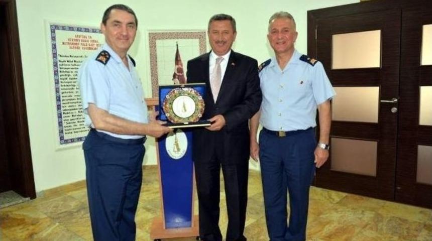 Korgeneral Hasan K&uuml;&ccedil;&uuml;kaky&uuml;z K&uuml;tahya&rsquo;da