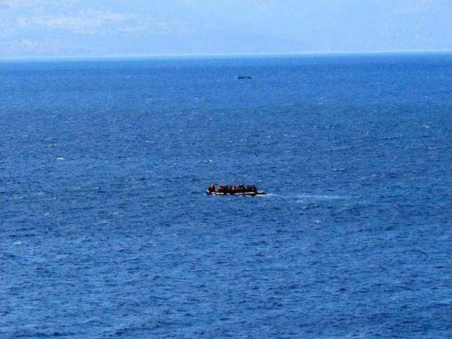 Kaçakların Lastik Botma Midilli Yolculuğu 45 Dakika Sürüyor