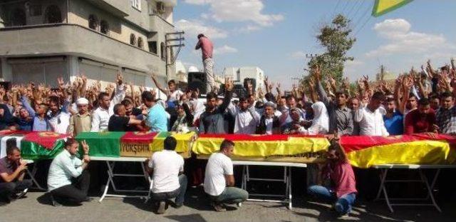 4 Kişinin Öldüğü Cizre'de Hüzün Ve Gerginlik (2)