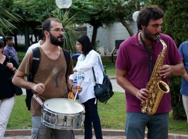 Üç Beş Ağaç Kervanı 'doğa Ve Barış' Için Mersin'de