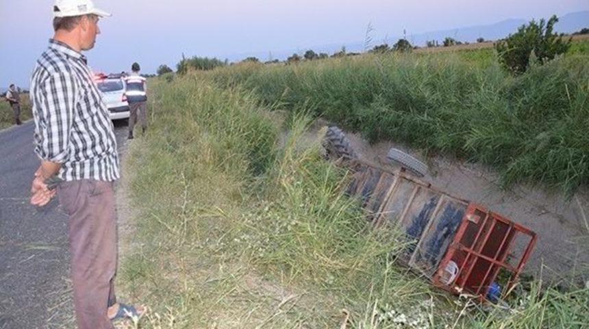 Manisa&rsquo;da İki Trakt&ouml;r Su Kanalına U&ccedil;tu: 19 Yaralı