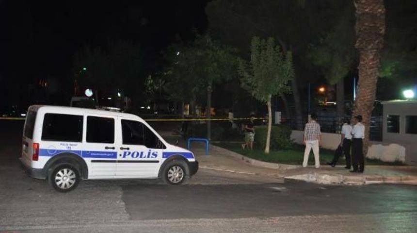 Karakol Duvarına Bırakılan Paketten Bomba &Ccedil;ıktı