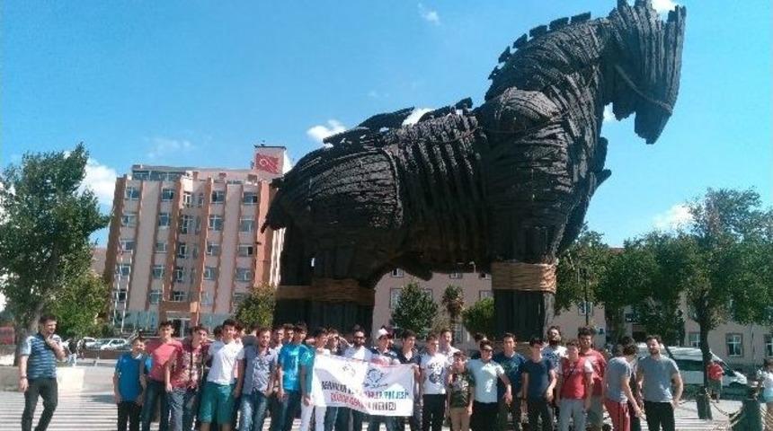 Gen&ccedil;lere &Ccedil;anakkale Ruhu Aşılandı