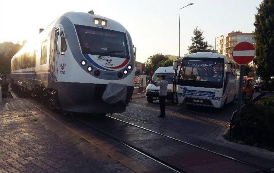 Demir Bariyer Koptu, Facia Kıl Payı Atlatıldı