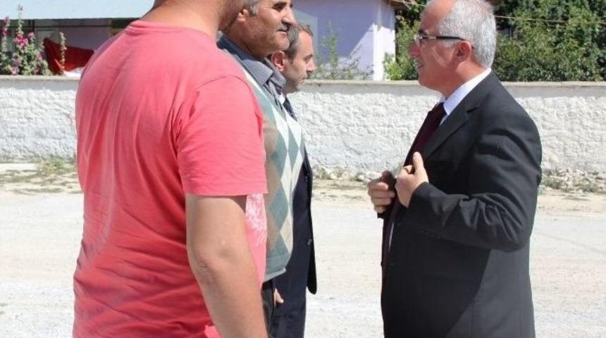 Vali Tuna Ve Eşinden Şehit Ailesine Ziyaret