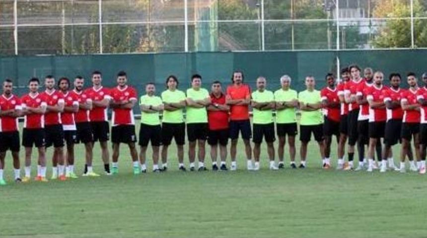 Antalyaspor'da 4 Kıta 8 &Uuml;lkeden 27 Futbolcu
