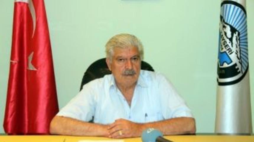 Başkan Ahmet &Ouml;v&uuml;&ccedil;&rsquo;ten 30 Ağustos Mesajı