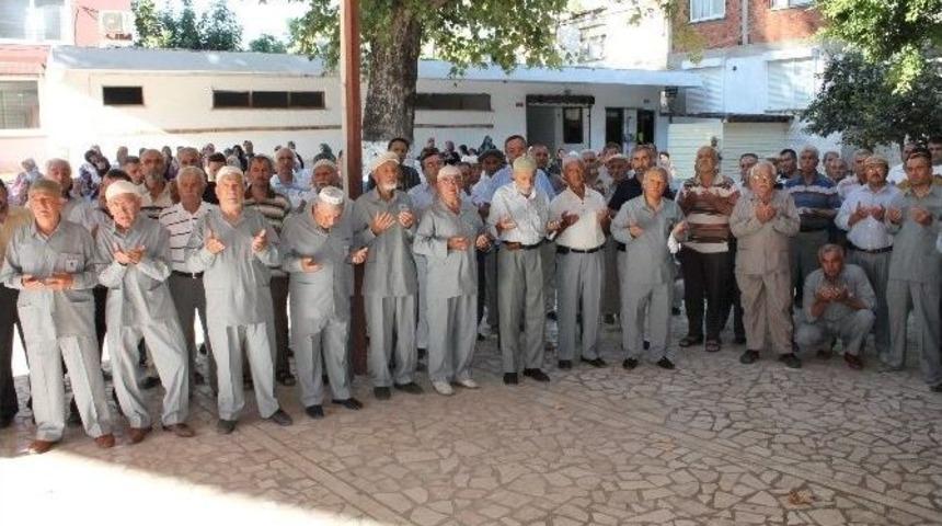 Kumlucalı Hacılar Dualarla Uğurlandı