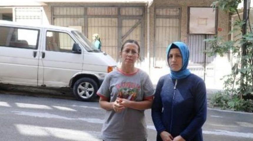 Patlamada Duvar Par&ccedil;alarının Altında Kalmaktan Son Anda Kurtuldu