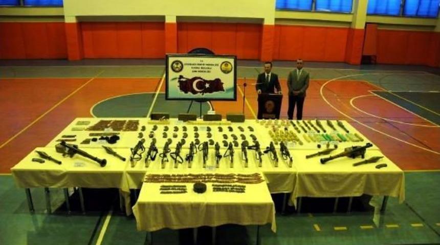 Diyarbakır'da &Ccedil;ay Bah&ccedil;esinde Pkk Cephaneliği Bulundu