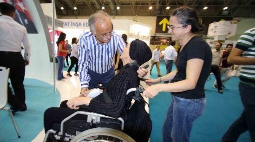 İef&rsquo;de Bayraklı Standına Yoğun İlgi