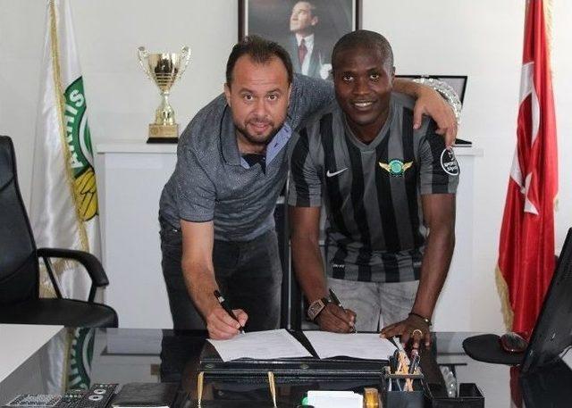 Akhisar Belediyespor’a Kamerunlu Orta Saha